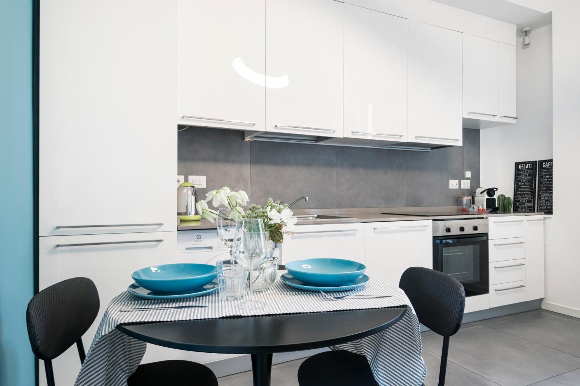 New Flat Fully Furnished In P.Ta Romana Милан Экстерьер фото