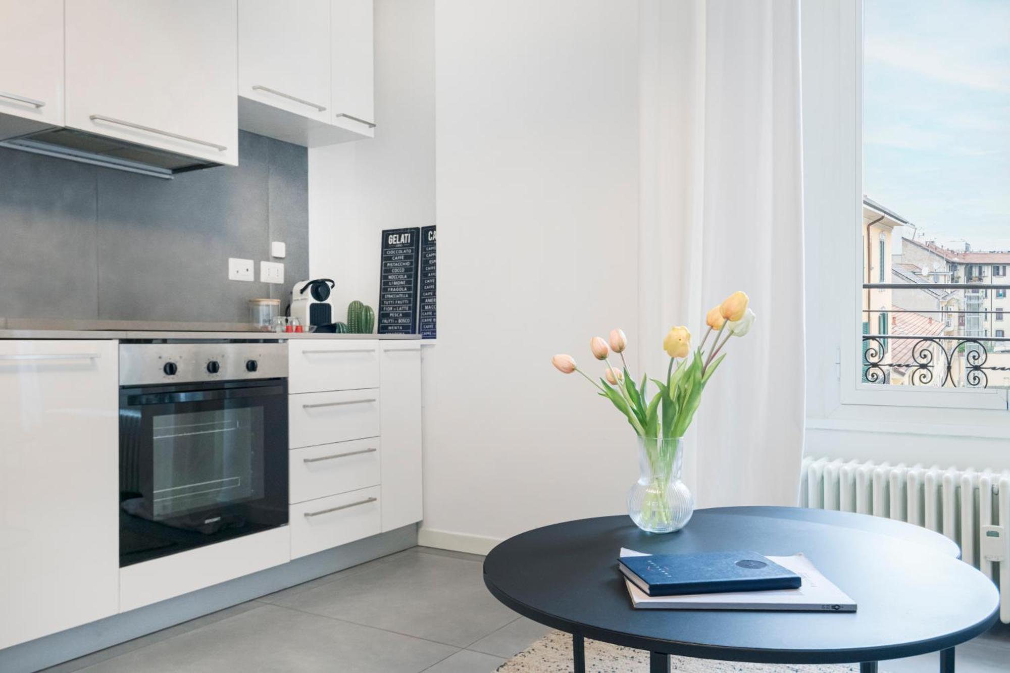 New Flat Fully Furnished In P.Ta Romana Милан Экстерьер фото